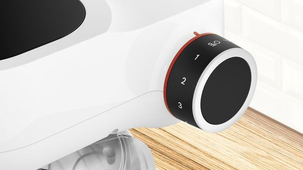 Kuhinjski robot BOSCH MUMS2AW00 sa više brzina miješanja za prilagođenu pripremu raznih recepata.